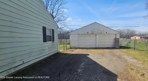 1422 Warwick Dr, Lansing, MI 48910 photo 4