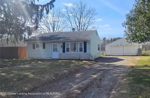 1422 Warwick Dr, Lansing, MI 48910