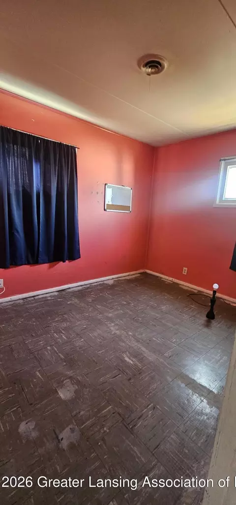 1422 Warwick Dr, Lansing, MI 48910 photo 9