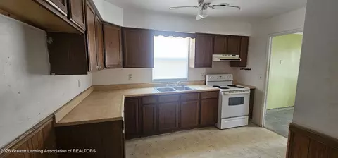 1422 Warwick Dr, Lansing, MI 48910 photo 5