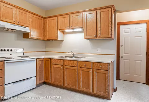 Kitchen - 802 Wilkinson, Owosso, MI 48867 photo 3 of 4