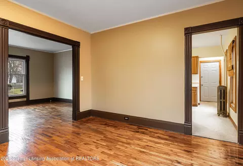 Living - 802 Wilkinson, Owosso, MI 48867 photo 2 of 2