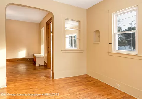 Entry Way - 802 Wilkinson, Owosso, MI 48867 photo 3 of 9