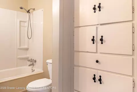 Bath - 802 Wilkinson, Owosso, MI 48867 photo 1 of 3