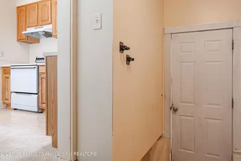 Entry Way - 802 Wilkinson, Owosso, MI 48867 photo 9 of 9