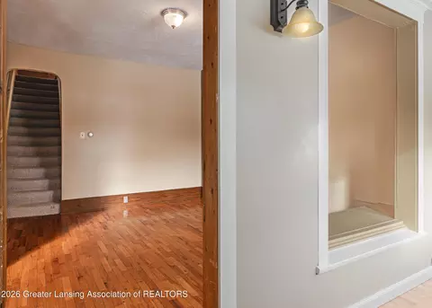 Entry Way - 802 Wilkinson, Owosso, MI 48867 photo 1 of 9