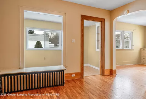 Entry Way - 802 Wilkinson, Owosso, MI 48867 photo 2 of 9