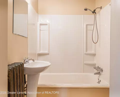 Bath - 802 Wilkinson, Owosso, MI 48867 photo 2 of 3