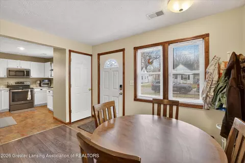 Entry Way - 1414 Cooper Ave, Lansing, MI 48910 photo 2 of 3