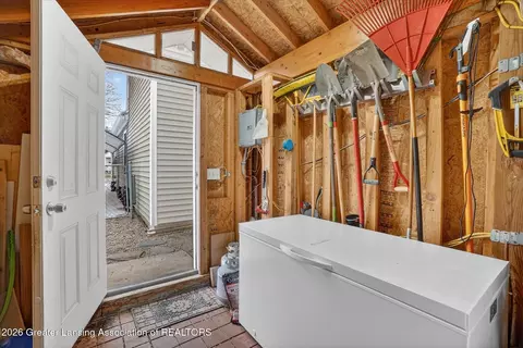 Entry Way - 1414 Cooper Ave, Lansing, MI 48910 photo 3 of 3