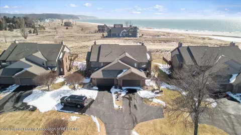176 Harbor Dr #55, Ludington, MI 49431