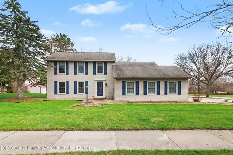 5730 Whisperwood Dr, Haslett, MI 48840