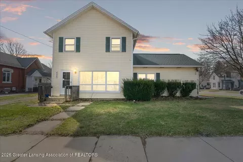 402 S Sheldon St, Charlotte, MI 48813