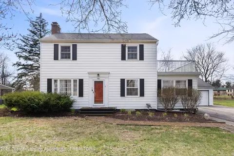 704 Hall Blvd, Mason, MI 48854