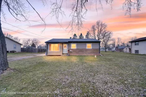 1568 Kenneth St, Owosso, MI 48867