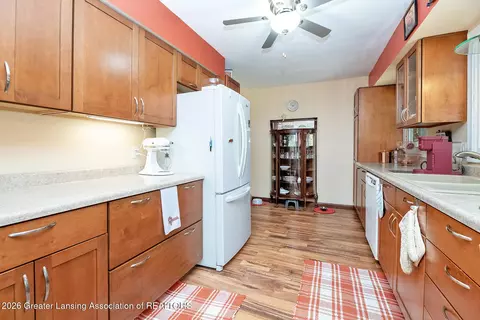 Kitchen - 12565 Mckouen Dr, Dewitt, MI 48820 photo 4 of 4