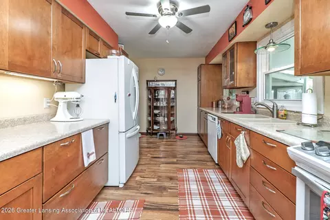 Kitchen - 12565 Mckouen Dr, Dewitt, MI 48820 photo 1 of 4