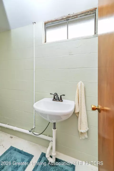 Bath - 12565 Mckouen Dr, Dewitt, MI 48820 photo 3 of 3