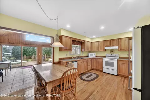 Kitchen - 2183 N Burning Tree Cir, Owosso, MI 48867 photo 1 of 6