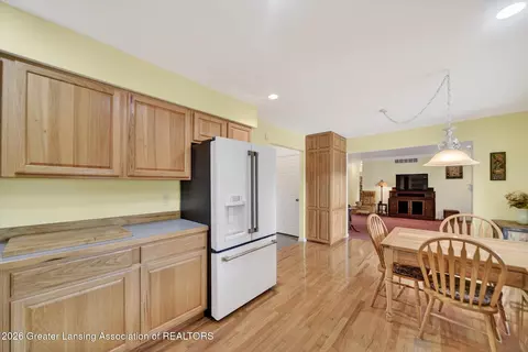 Kitchen - 2183 N Burning Tree Cir, Owosso, MI 48867 photo 3 of 6