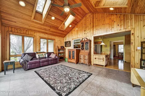 Entry Way - 2183 N Burning Tree Cir, Owosso, MI 48867 photo 3 of 3