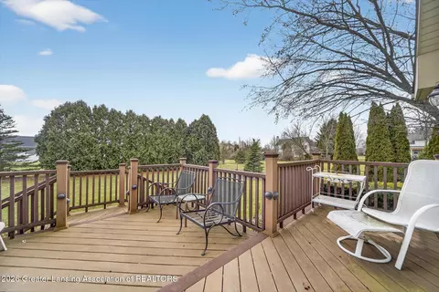 Exterior - 2183 N Burning Tree Cir, Owosso, MI 48867 photo 2 of 6