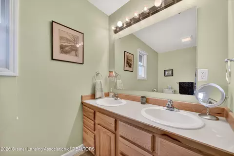 Bath - 2183 N Burning Tree Cir, Owosso, MI 48867 photo 1 of 4