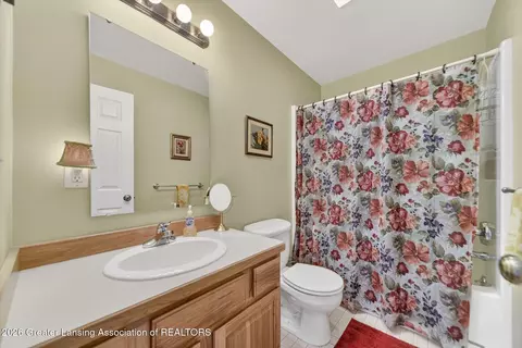 Bath - 2183 N Burning Tree Cir, Owosso, MI 48867 photo 3 of 4