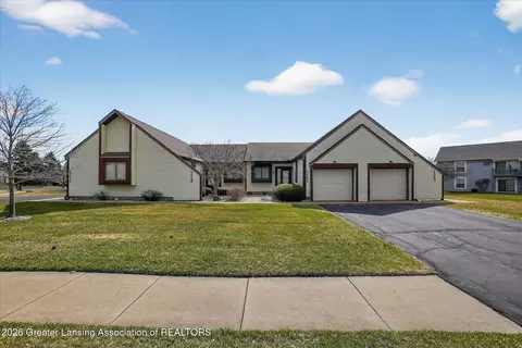 1123 Sunview Dr #12, Saint Johns, MI 48879