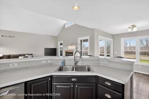 Kitchen - 860 Gaiser Rd, Owosso, MI 48867 photo 2 of 4