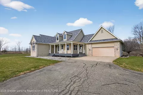 Exterior - 860 Gaiser Rd, Owosso, MI 48867 photo 3 of 12