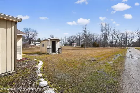 Exterior - 860 Gaiser Rd, Owosso, MI 48867 photo 8 of 12