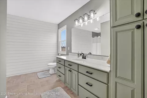 Bath - 860 Gaiser Rd, Owosso, MI 48867 photo 2 of 2