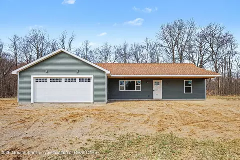 3847 Minix Dr, Stockbridge, MI 49285