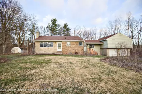 1924 Snow Rd, Lansing, MI 48917
