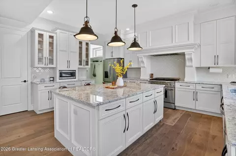 Kitchen - 16777 Cedarbrook Dr, Haslett, MI 48840 photo 2 of 7
