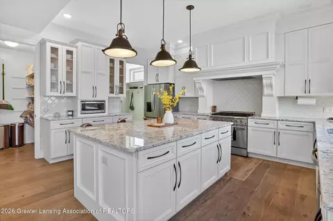 Kitchen - 16777 Cedarbrook Dr, Haslett, MI 48840 photo 3 of 7