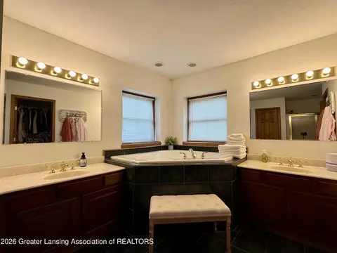 Bath - 4416 N Smith Rd, Dimondale, MI 48821 photo 3 of 4