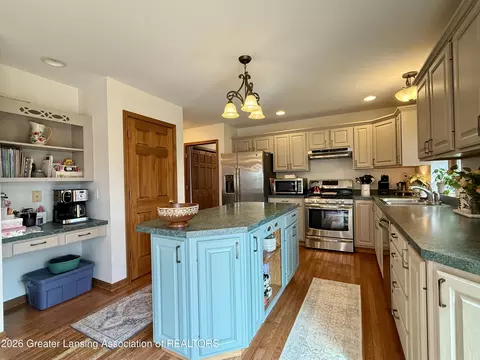 Kitchen - 4416 N Smith Rd, Dimondale, MI 48821 photo 2 of 2
