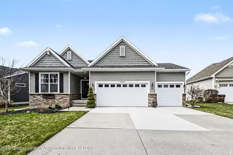 1707 Yosemite Dr, Lansing, MI 48917
