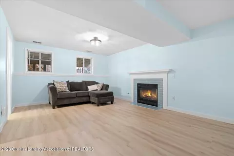Living - 12719 Ontonagon Dr, Dewitt, MI 48820 photo 6 of 7