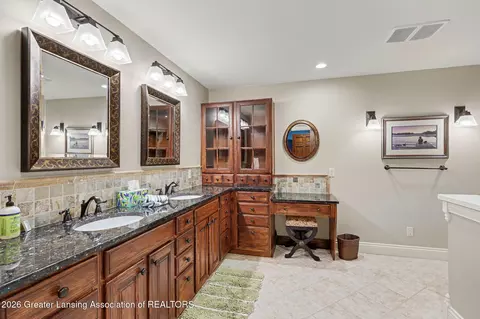 Bath - 6123 Cottage Dr, Haslett, MI 48840 photo 7 of 10