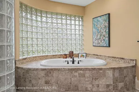 Bath - 6123 Cottage Dr, Haslett, MI 48840 photo 6 of 10
