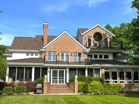 Exterior - 6123 Cottage Dr, Haslett, MI 48840 photo 9 of 9