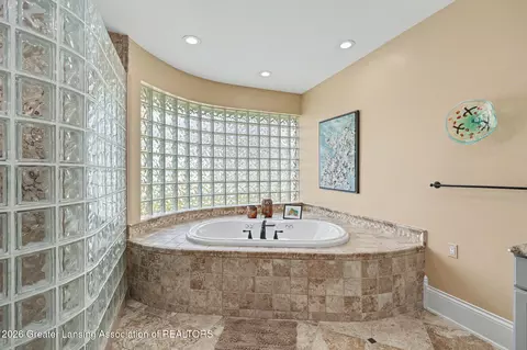 Bath - 6123 Cottage Dr, Haslett, MI 48840 photo 3 of 10