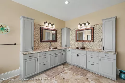Bath - 6123 Cottage Dr, Haslett, MI 48840 photo 2 of 10