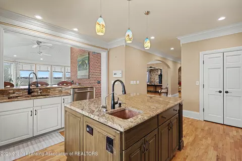 Kitchen - 6123 Cottage Dr, Haslett, MI 48840 photo 2 of 6