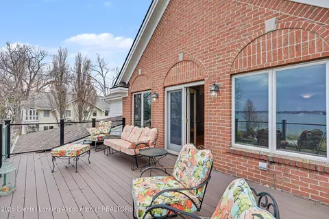 Exterior - 6123 Cottage Dr, Haslett, MI 48840 photo 4 of 9