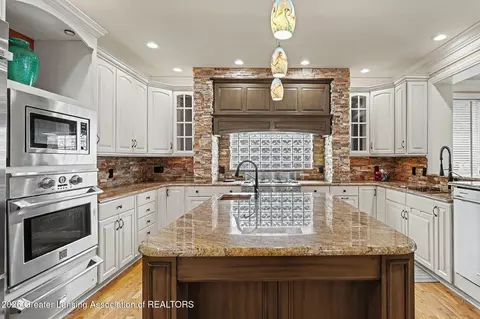 Kitchen - 6123 Cottage Dr, Haslett, MI 48840 photo 4 of 6
