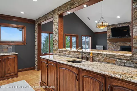 Kitchen - 6123 Cottage Dr, Haslett, MI 48840 photo 6 of 6